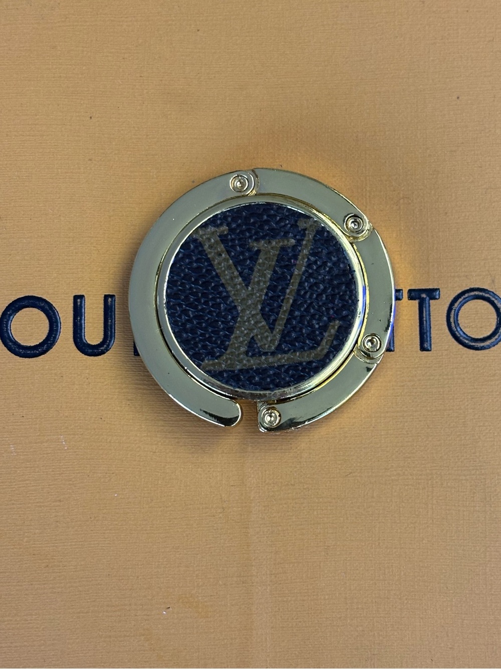 Authentic Louis Vuitton Glossy
Purse
Hanger, Bag Hook Holder, Gold Tone